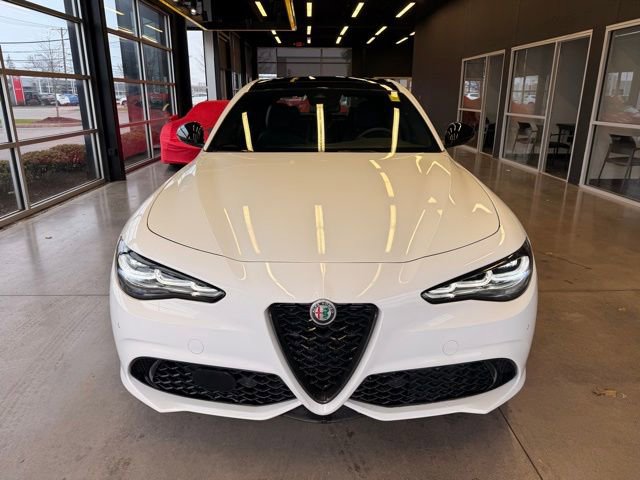 Used 2024 Alfa Romeo Giulia Veloce image 2