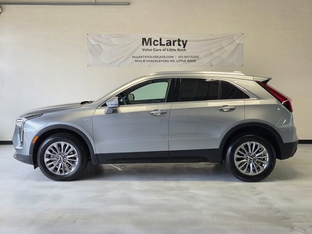 Used 2024 Cadillac XT4 Premium Luxury image 2