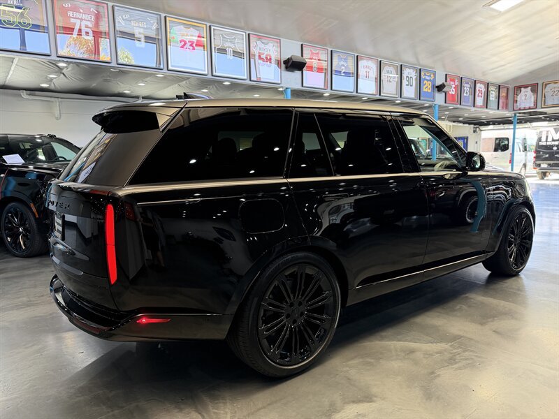 Used 2026 Land Rover Range Rover Long Wheelbase SE AWD/4WD image 5