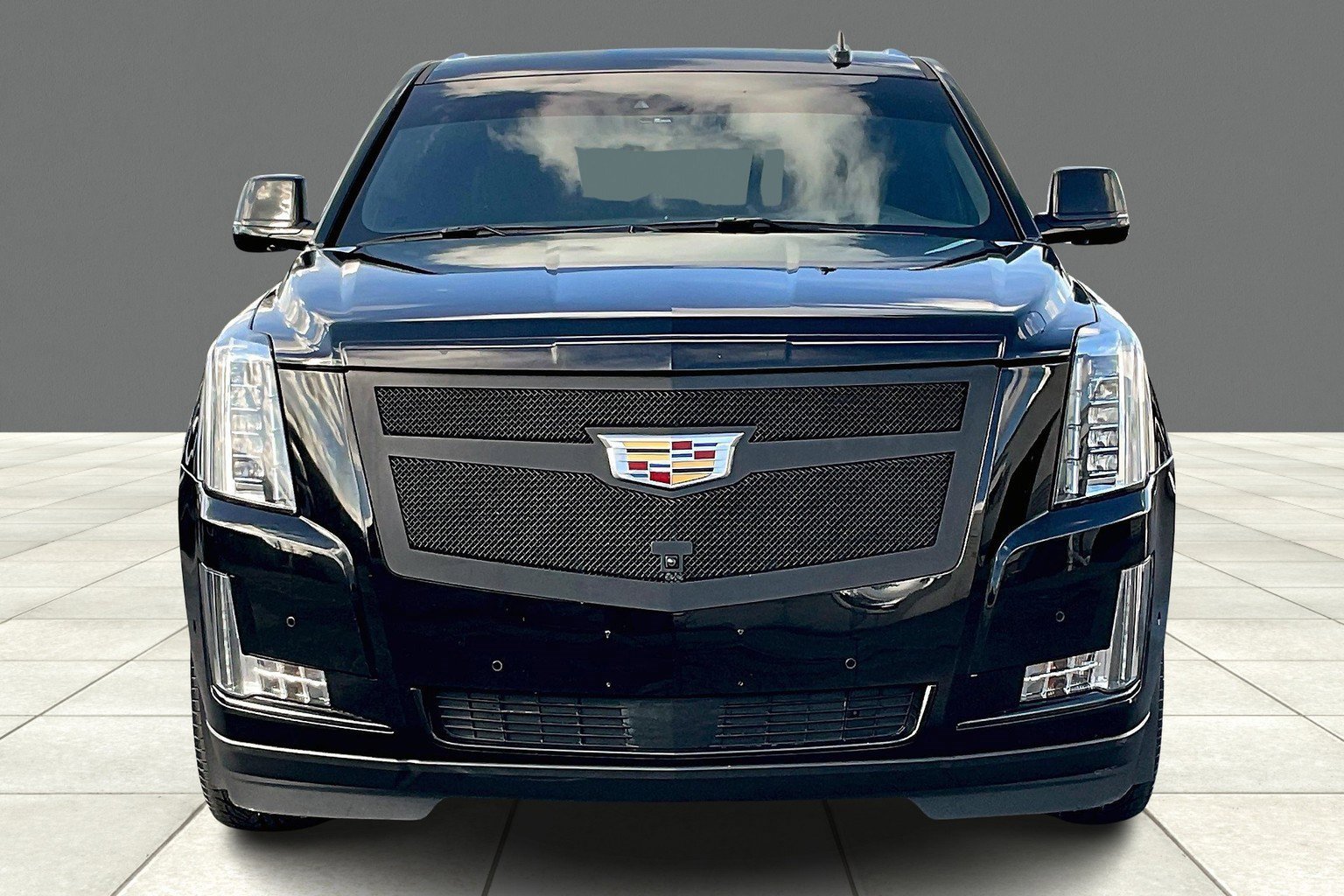 Used 2017 Cadillac Escalade Platinum image 3