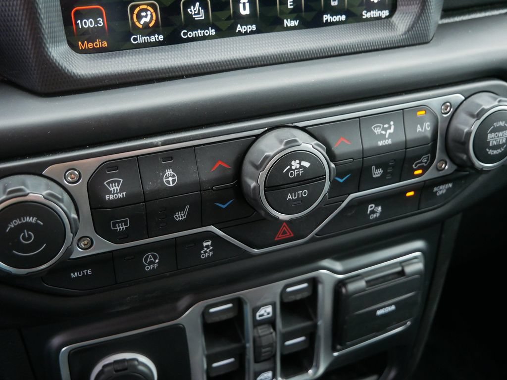 Used 2020 Jeep Wrangler Unlimited Sahara w/ Uconnect 4C Nav & Sound Group AWD/4WD image 27
