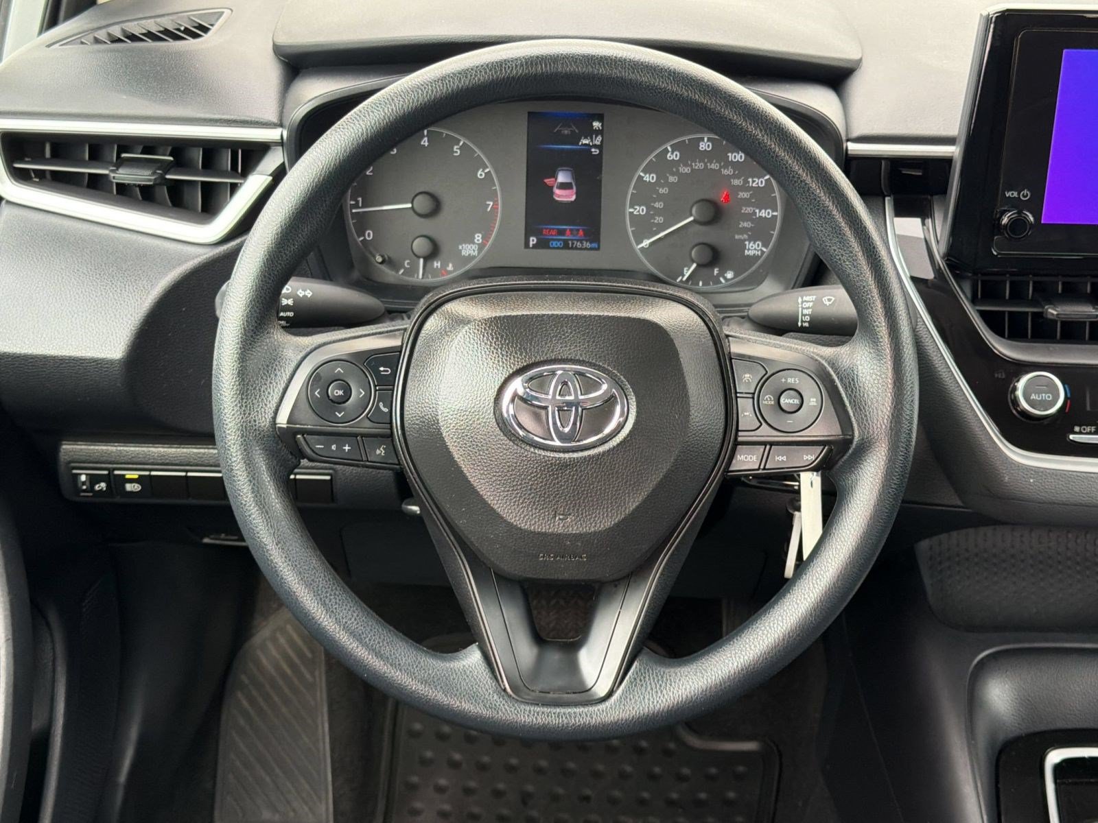 Used 2025 Toyota Corolla LE FWD image 11
