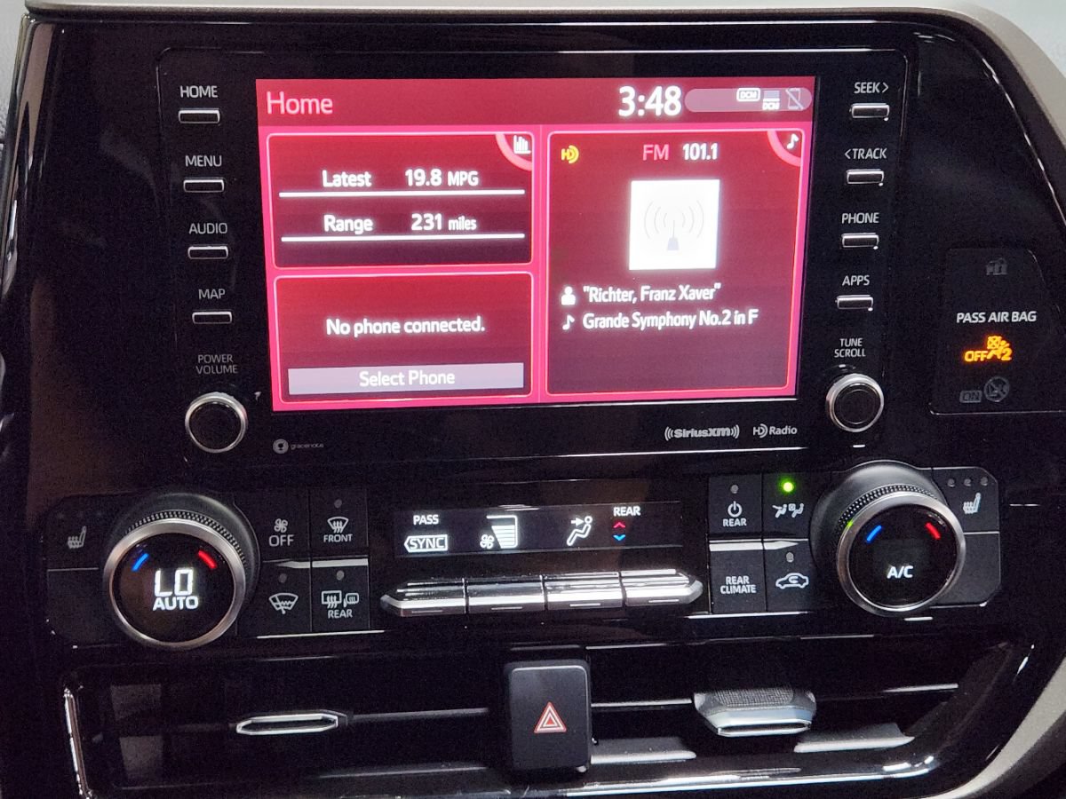 Used 2022 Toyota Highlander XLE FWD image 30