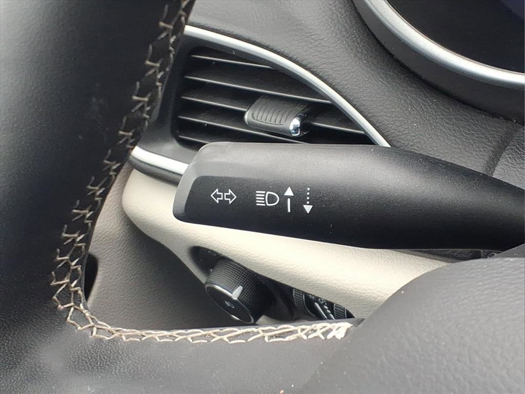 Used 2024 Chrysler Pacifica Touring-L image 29