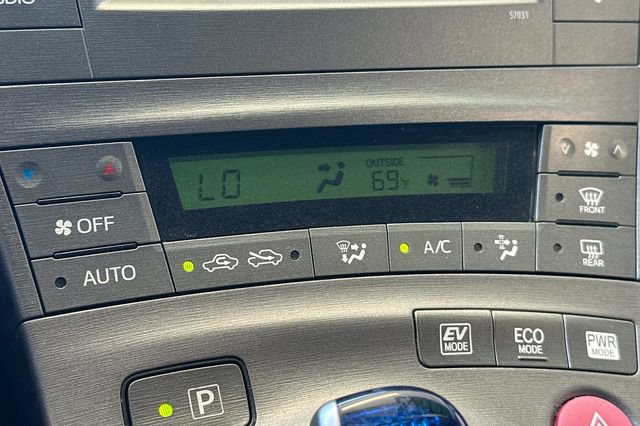 Used 2015 Toyota Prius Two FWD image 25
