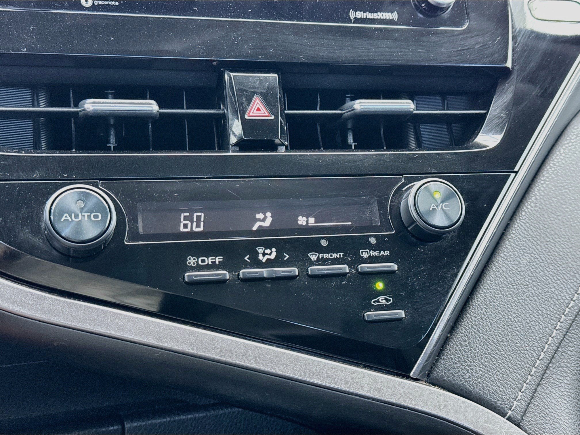 Used 2021 Toyota Camry SE FWD image 12