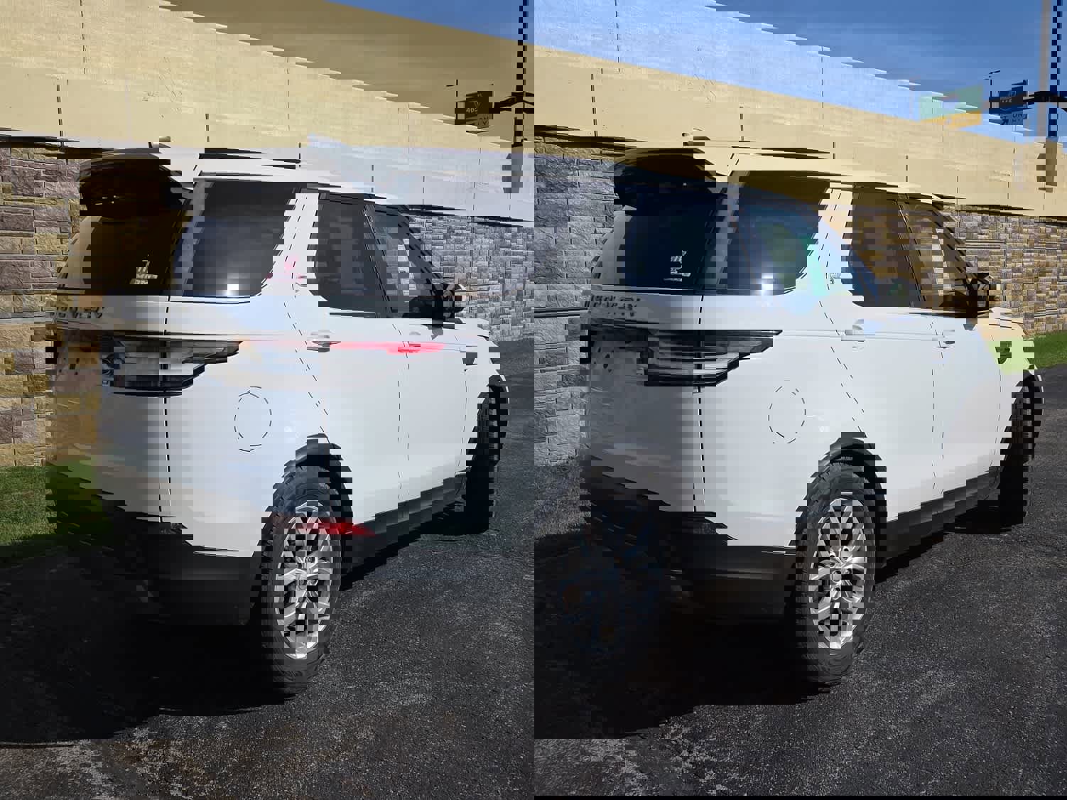 Used 2017 Land Rover Discovery SE image 7