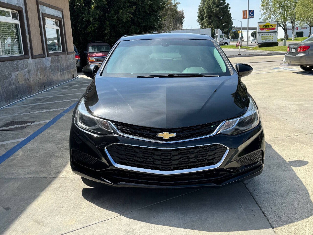 Used 2016 Chevrolet Cruze LT w/ Convenience Package FWD image 3
