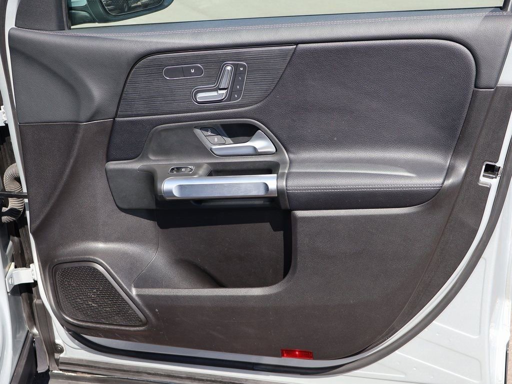 Used 2020 Mercedes-Benz GLB 250 4MATIC image 13