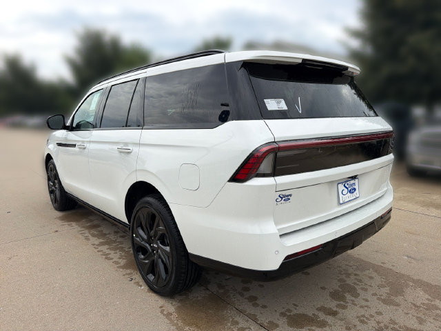 New 2027 Lincoln Navigator Reserve w/ Jet Appearance Package AWD/4WD image 9