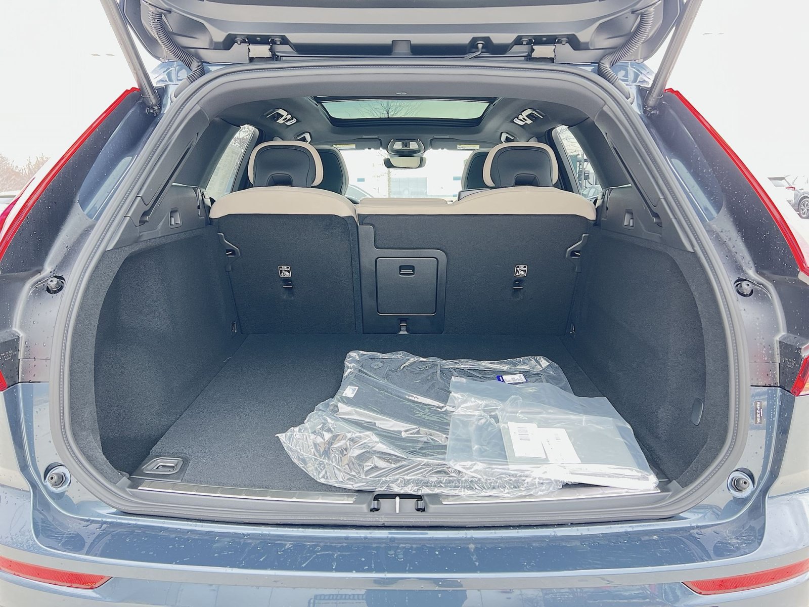 New 2026 Volvo XC60 B5 Plus w/ Climate Package AWD/4WD image 34