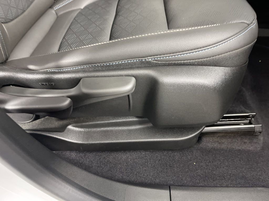 Used 2023 Chevrolet Bolt LT w/ Infotainment Package FWD image 5