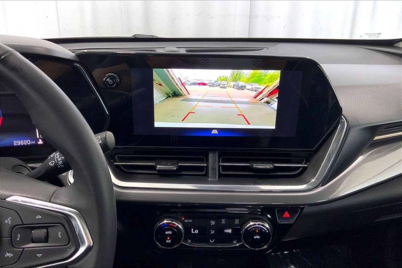 Used 2025 Chevrolet Trax ACTIV w/ Driver Confidence Package FWD image 24