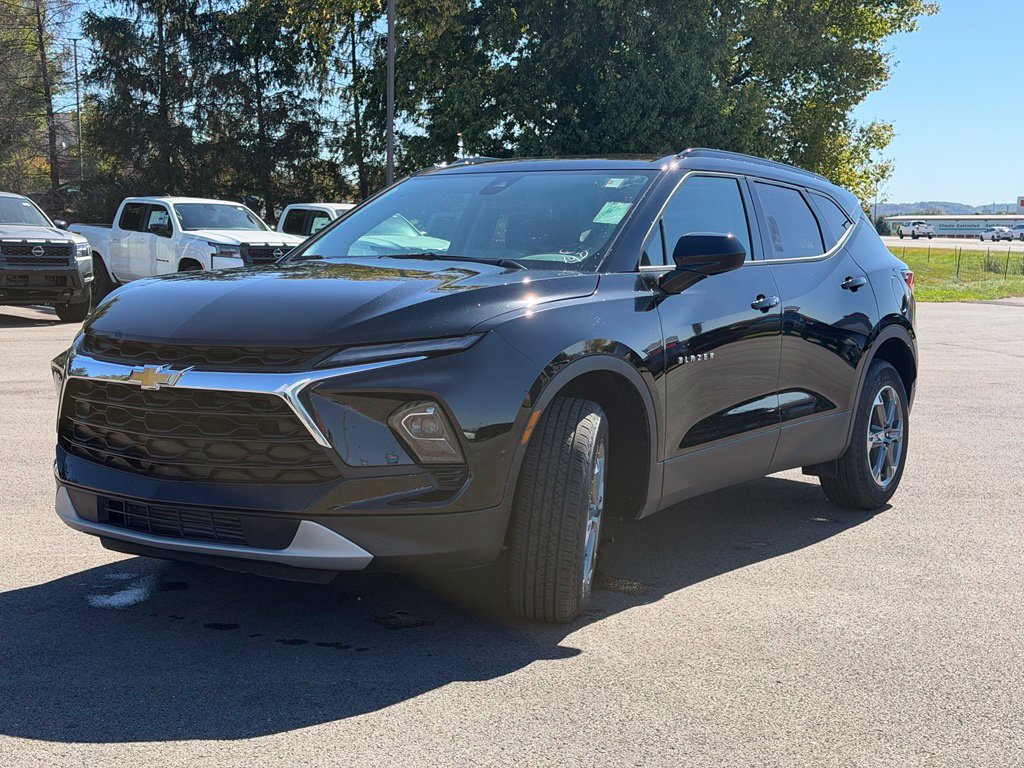 Used 2024 Chevrolet Blazer LT w/ Convenience Package AWD/4WD image 2
