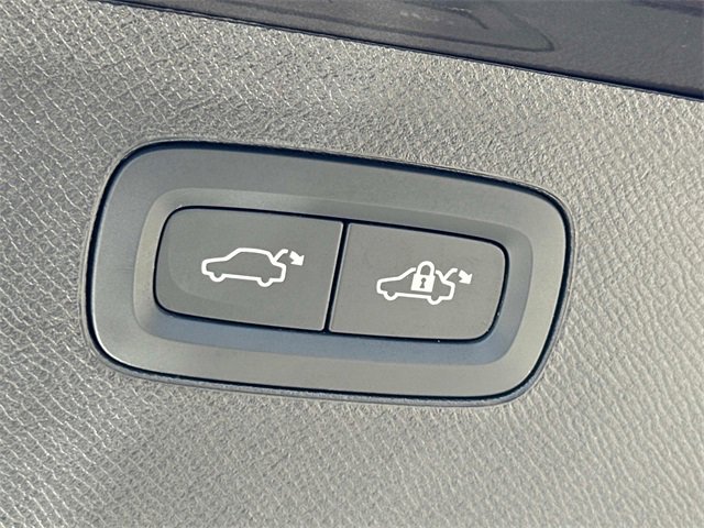 Used 2023 Volvo XC90 B6 Plus image 20