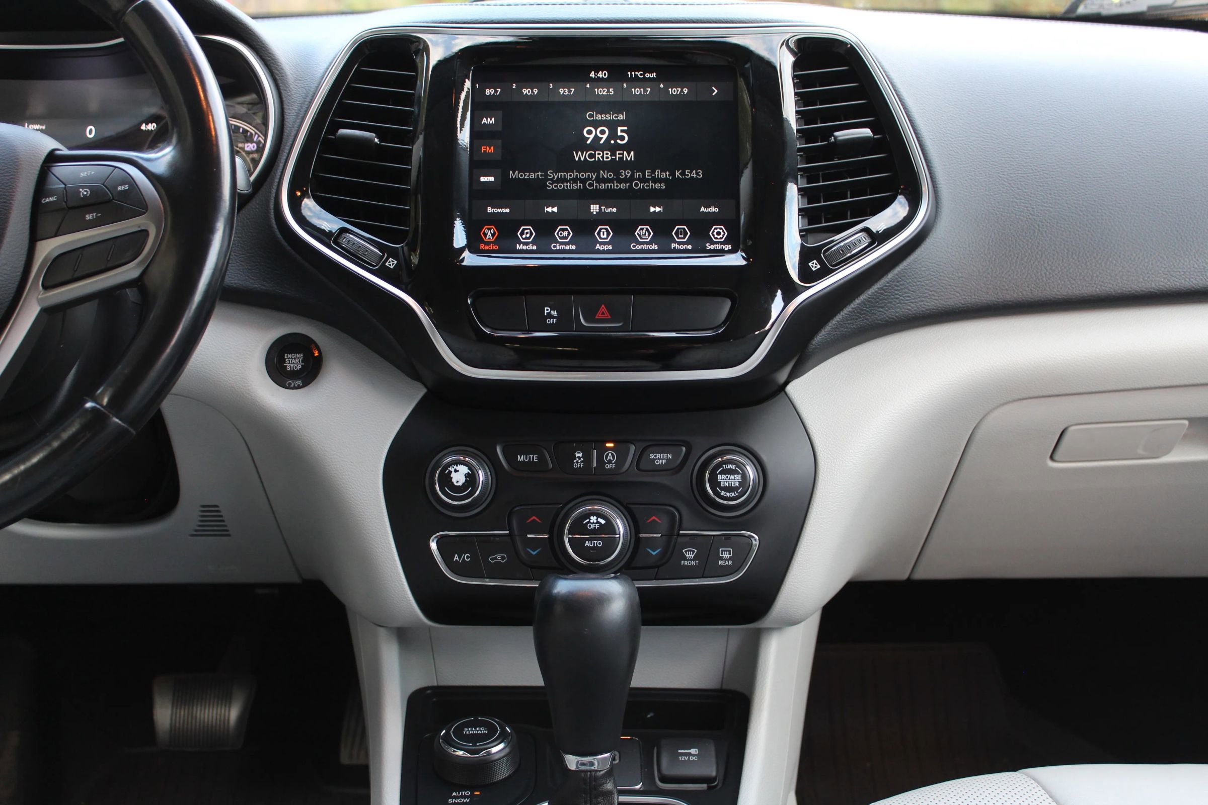 Used 2019 Jeep Cherokee Limited image 21