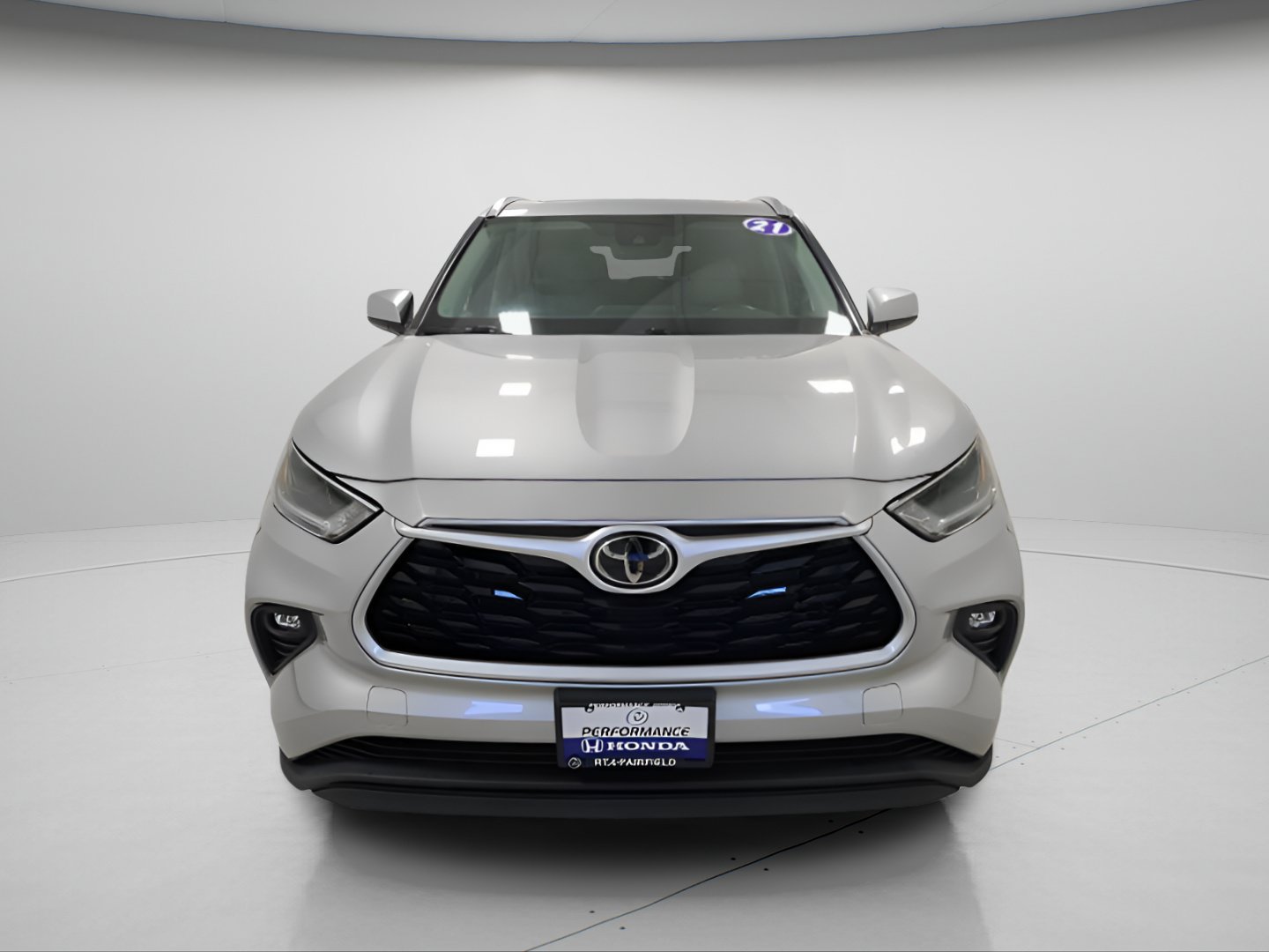 Used 2021 Toyota Highlander XLE AWD/4WD image 2