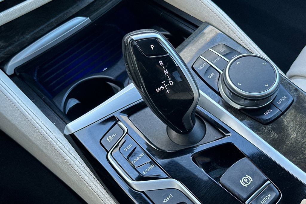 Used 2019 BMW 530e w/ M Sport Package image 23