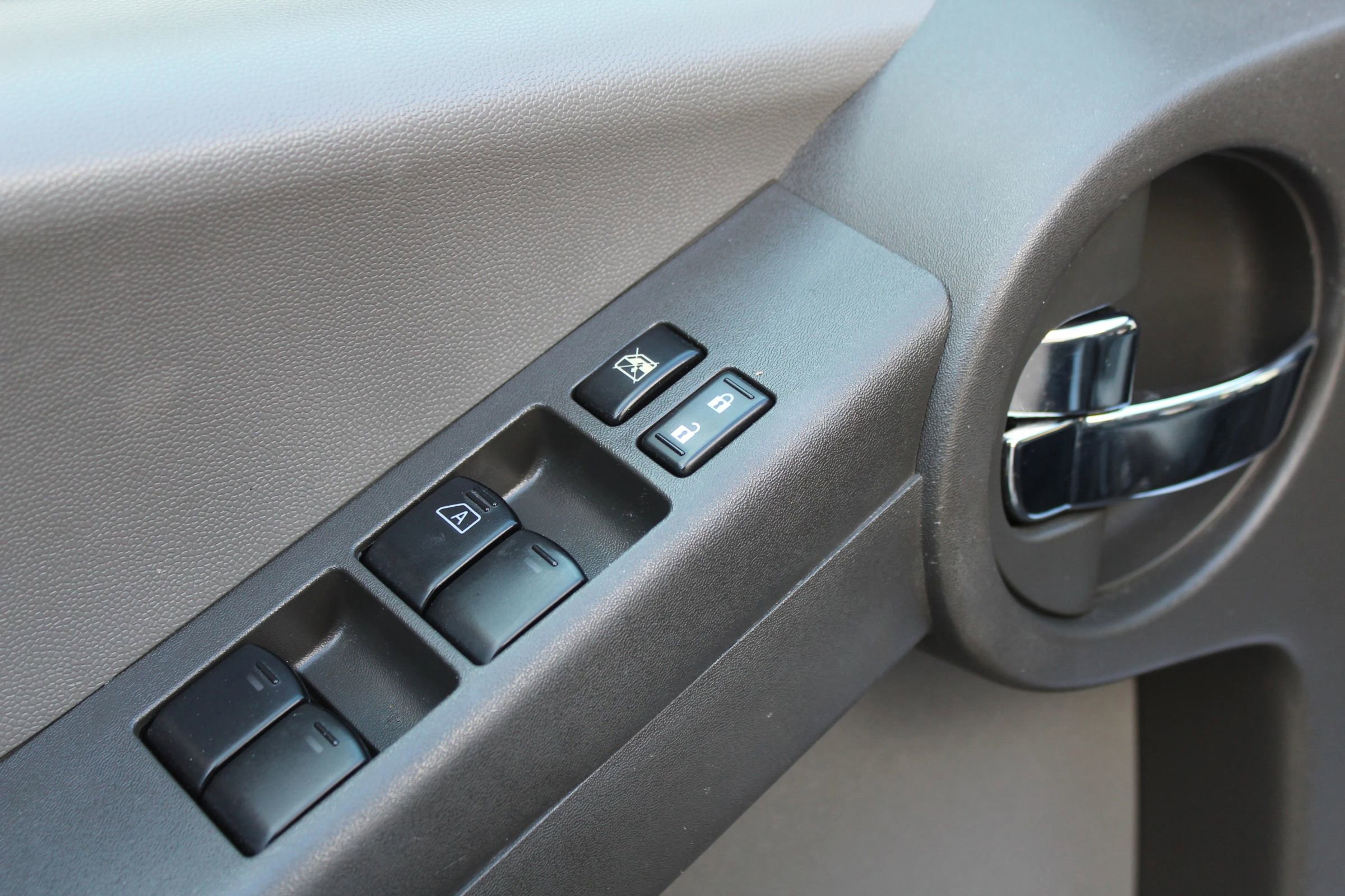 Used 2012 Nissan Xterra S image 22