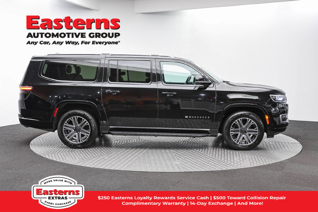 Used 2024 Jeep Wagoneer L Series II w/ Flexible Seating Group AWD/4WD image 5