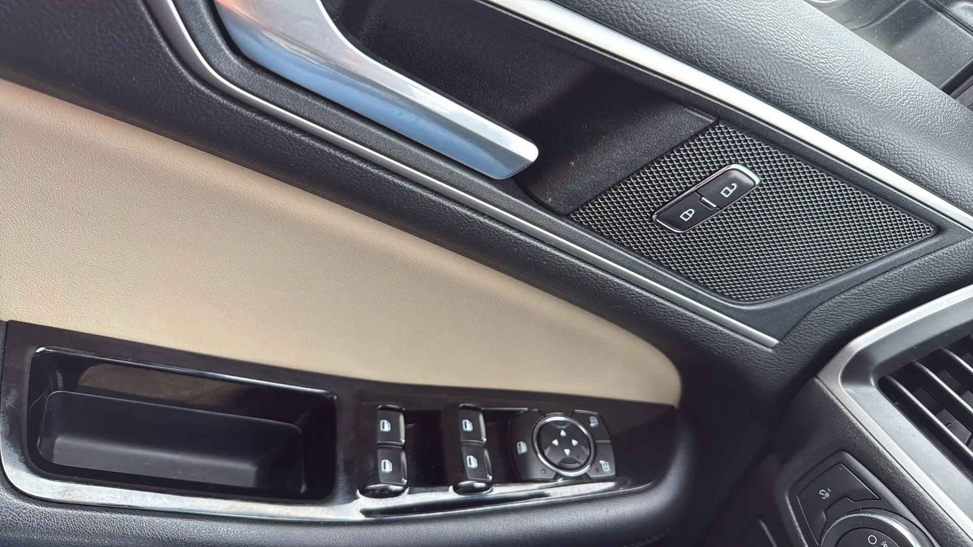 Used 2018 Ford Edge SEL w/ Equipment Group 201A image 22