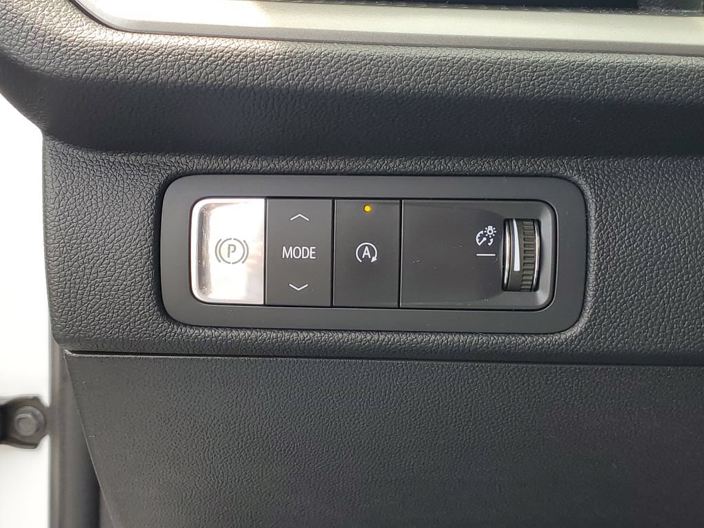 Used 2025 Chevrolet Traverse LT w/ Driver Confidence Package FWD image 8