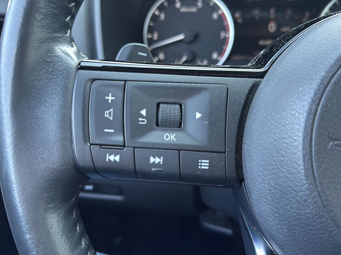 Used 2021 Nissan Rogue SL w/ Premium Package image 11