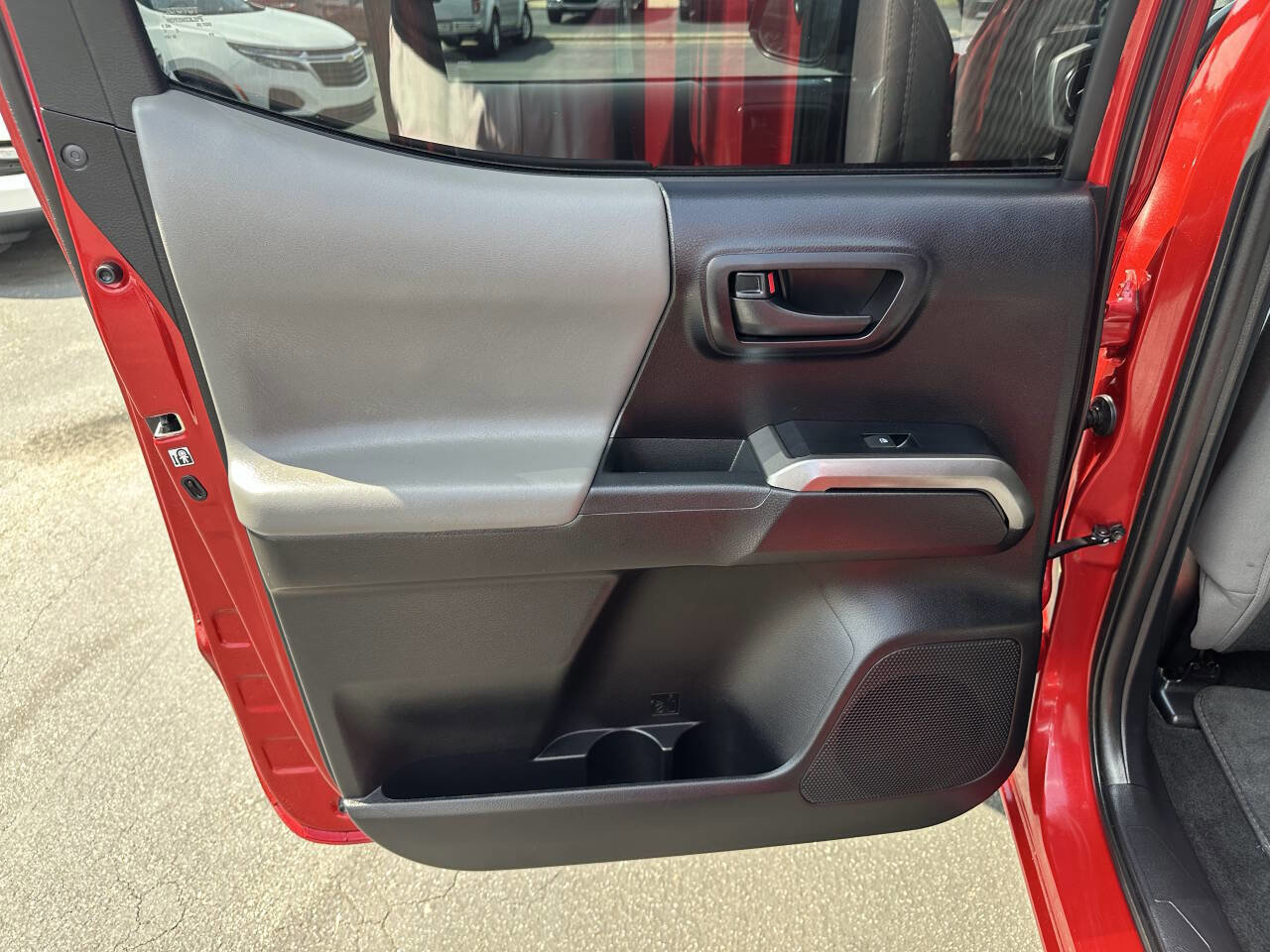 Used 2020 Toyota Tacoma SR5 image 12