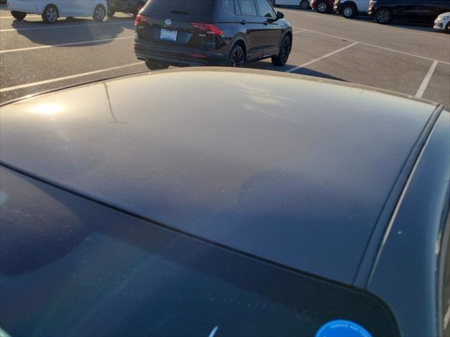 Used 2017 Dodge Challenger R/T w/ Driver Convenience Group RWD image 9