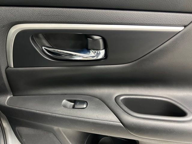 Used 2017 Nissan Altima 2.5 SL w/ Moonroof Package image 48