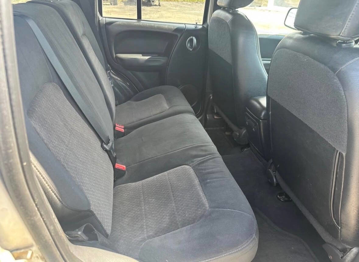 Used 2004 Jeep Liberty Limited AWD/4WD image 9