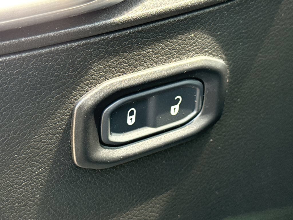 Used 2022 Jeep Wrangler Unlimited Rubicon w/ LED Lighting Group AWD/4WD image 22