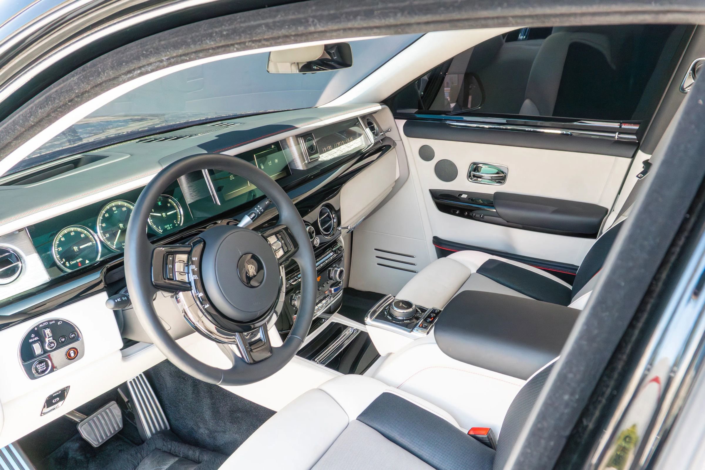Used 2024 Rolls-Royce Phantom Sedan w/ The Phantom Package RWD image 62