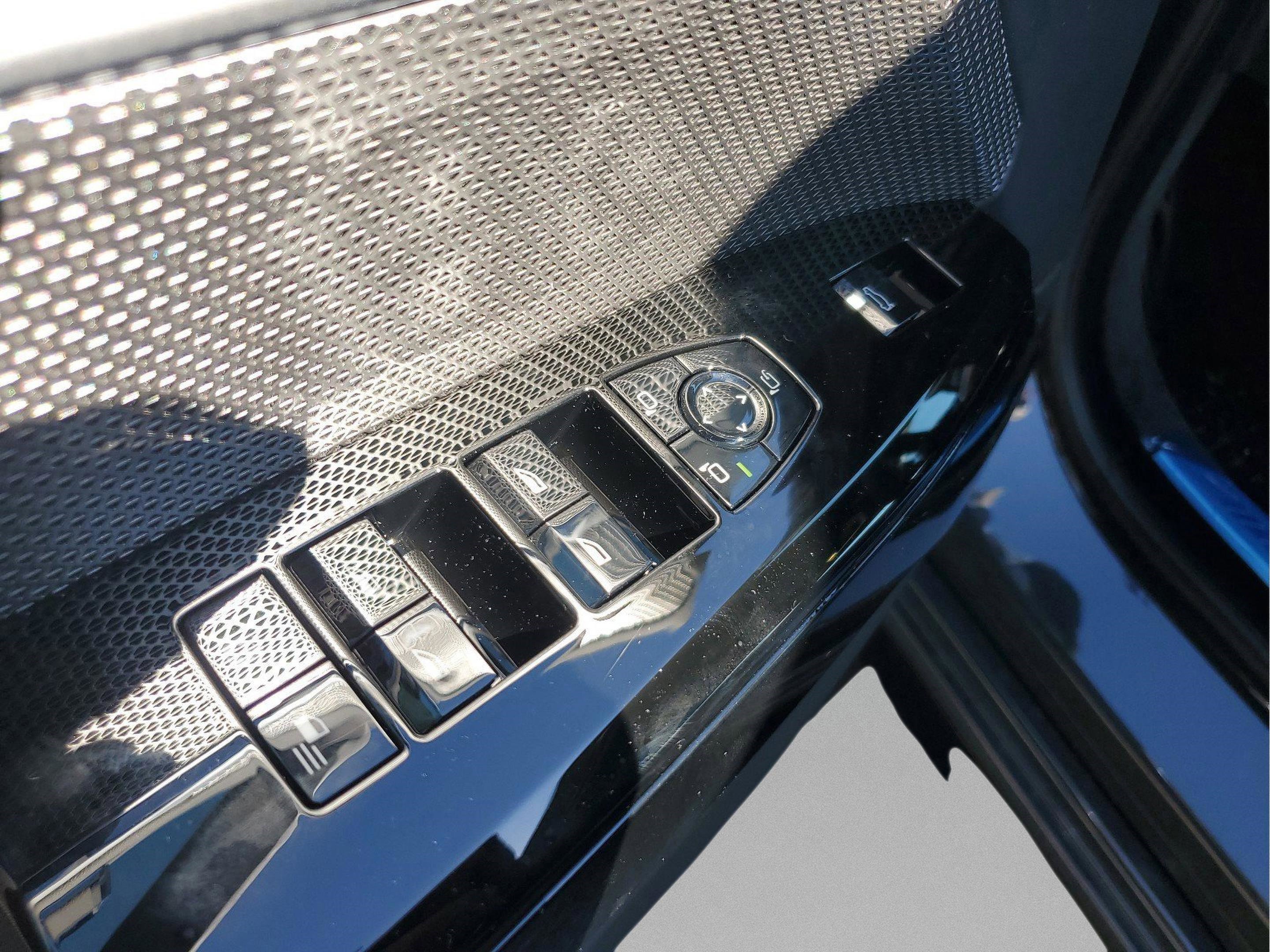 Used 2025 BMW 750e xDrive 750e xDrive image 18