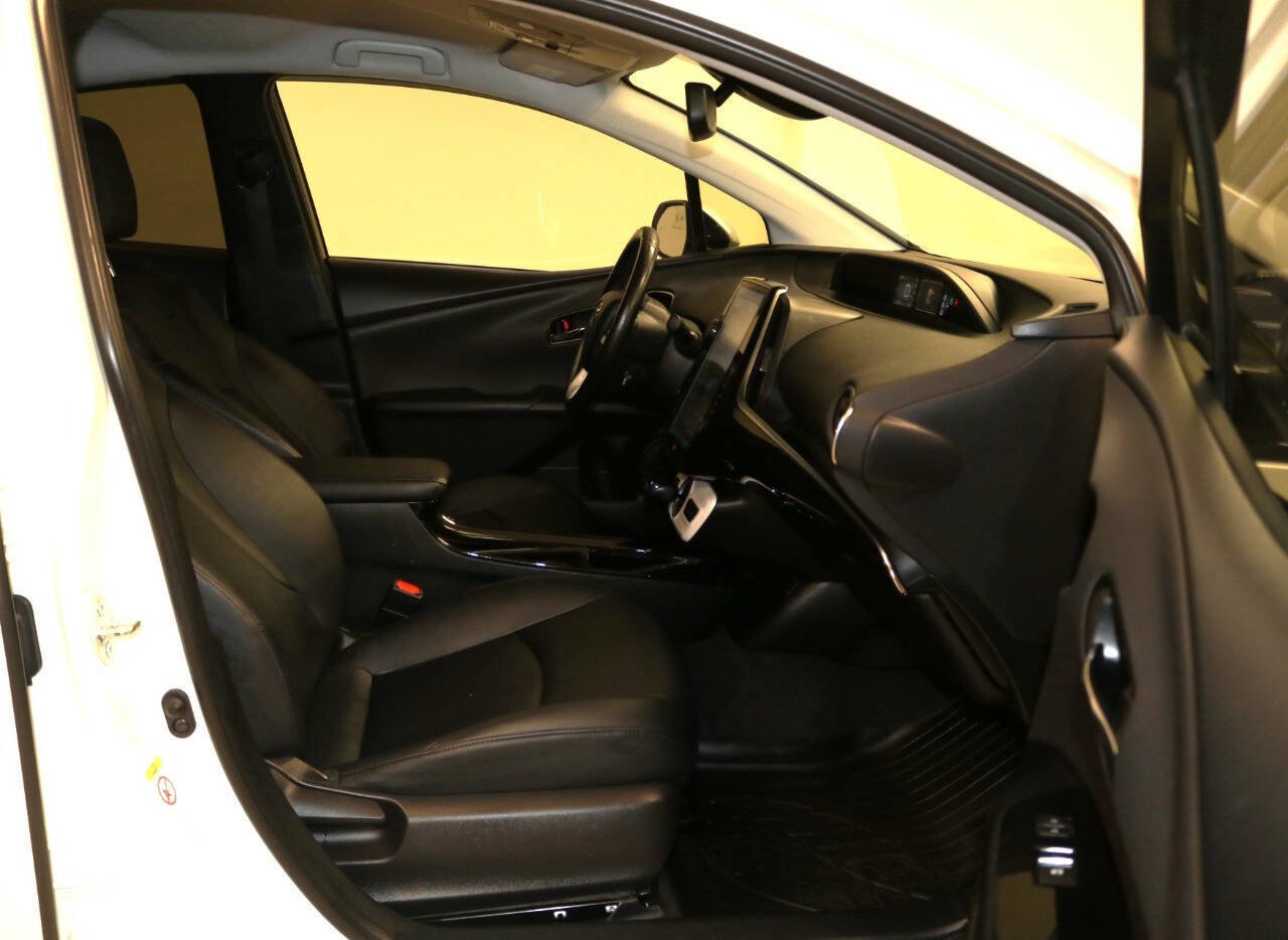 Used 2017 Toyota Prius Prime Advanced image 17