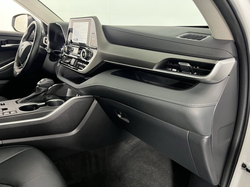 Used 2025 Toyota Highlander XLE image 32