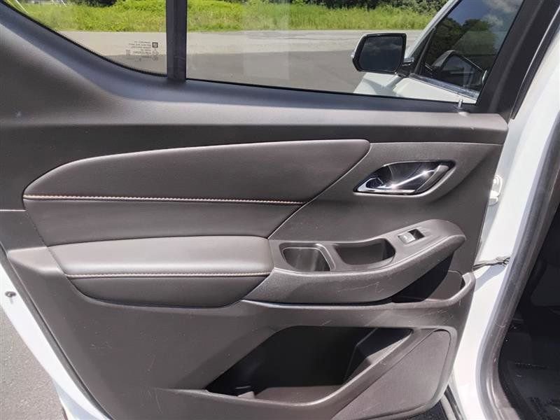 Used 2020 Chevrolet Traverse LT image 33