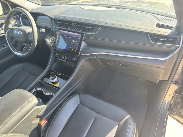 Used 2025 Jeep Grand Cherokee L Limited w/ Black Appearance Package image 14