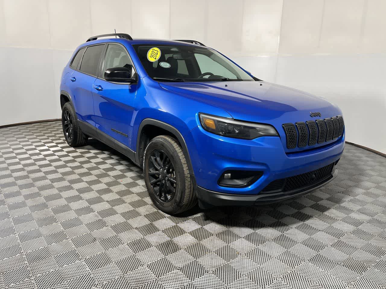 Used 2023 Jeep Cherokee Altitude Lux AWD/4WD image 2