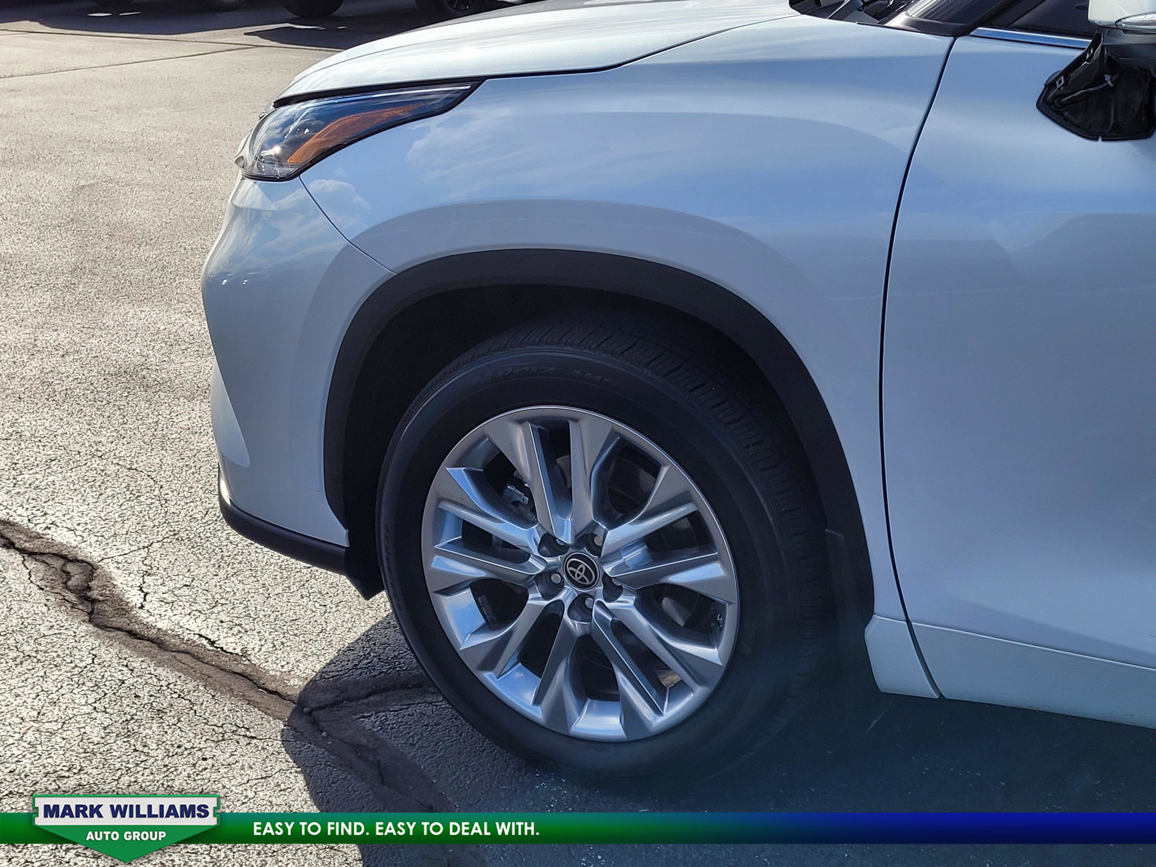 Used 2023 Toyota Highlander Limited image 11