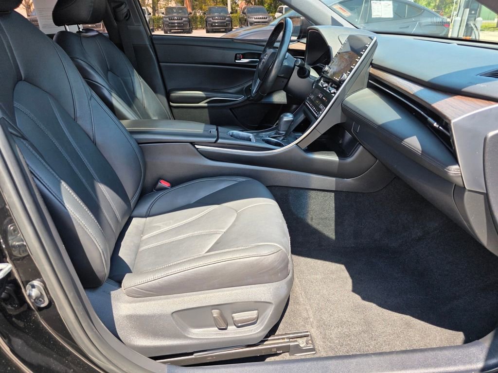 Used 2021 Toyota Avalon XLE w/ Moonroof Package image 10