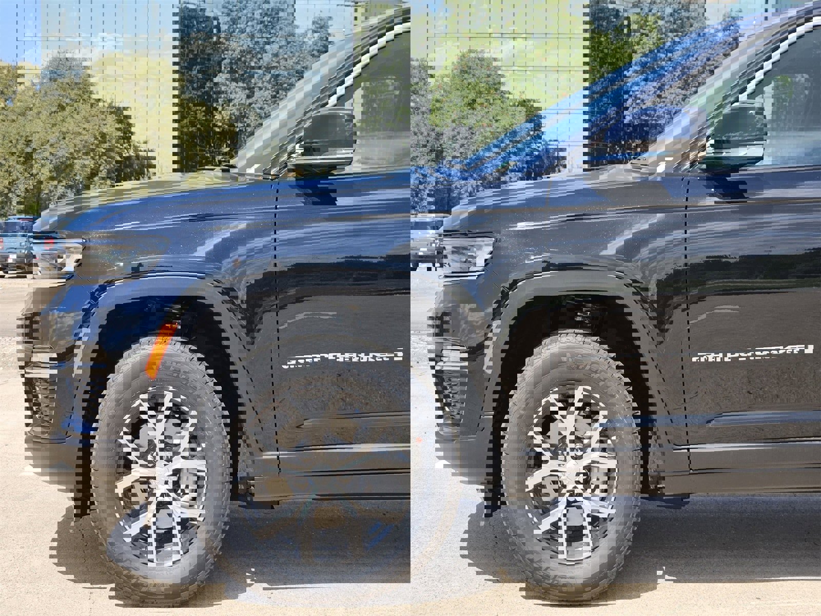 New 2025 Jeep Grand Cherokee Limited image 9