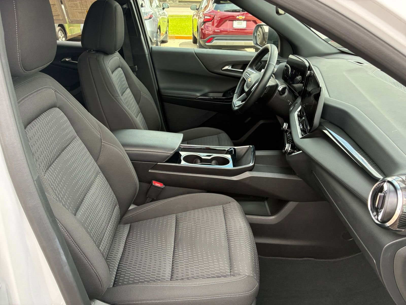 Used 2025 Chevrolet Equinox LT AWD/4WD image 31