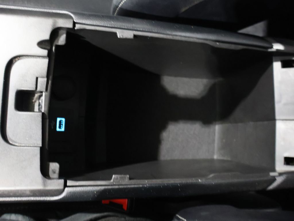 Used 2017 Ford Fusion SE w/ Fusion SE Technology Package image 34