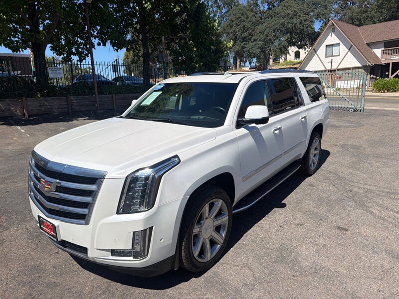 Used 2018 Cadillac Escalade ESV Premium Luxury AWD/4WD image 14