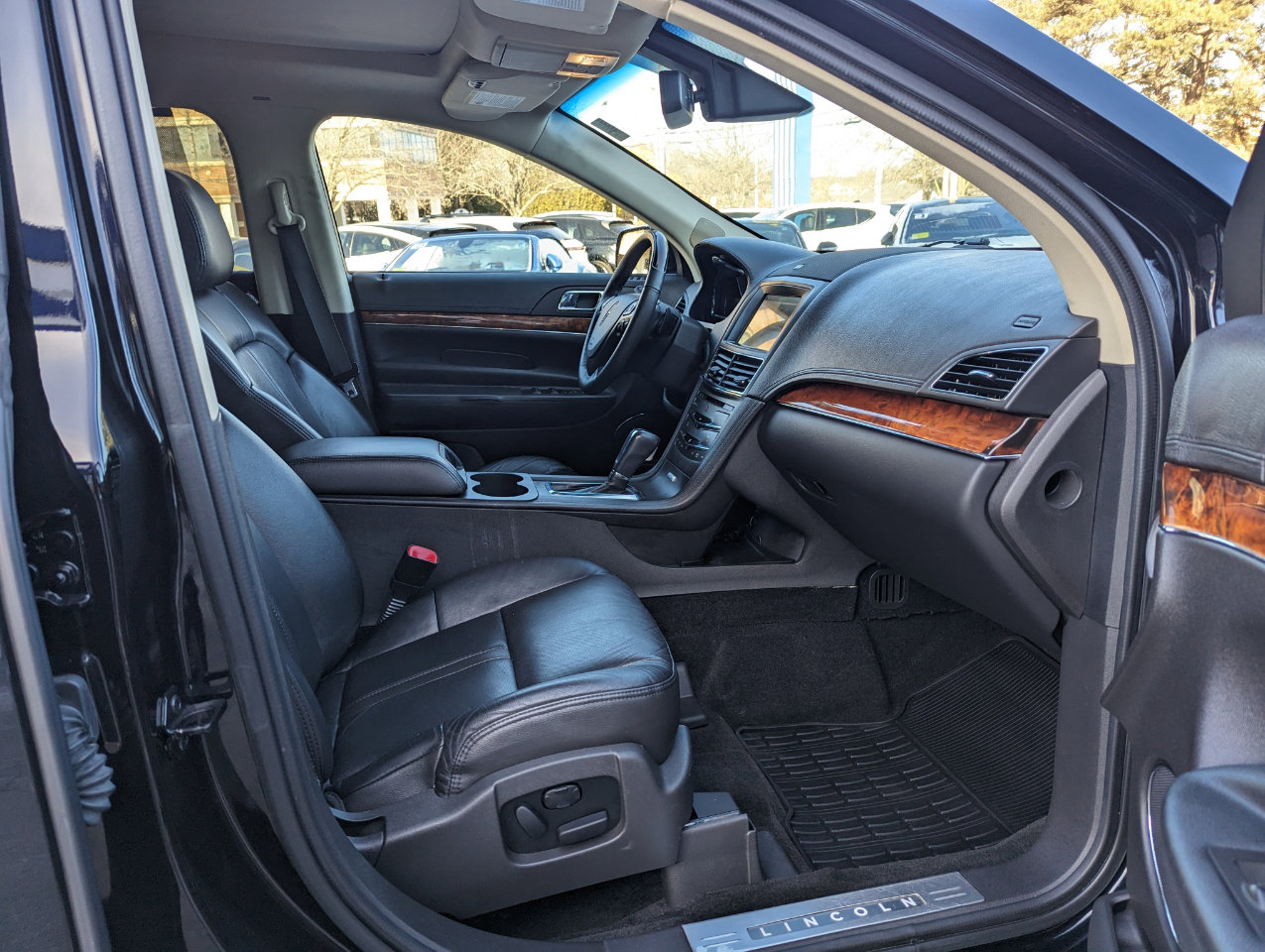 Used 2019 Lincoln MKT AWD image 28