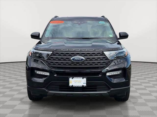Used 2023 Ford Explorer XLT w/ Equipment Group 202A AWD/4WD image 2