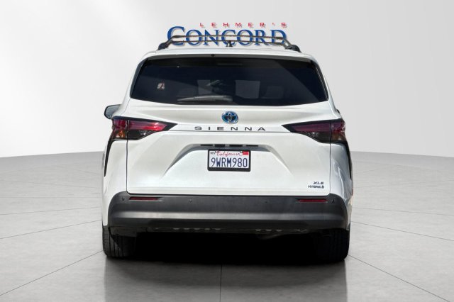 Used 2022 Toyota Sienna XLE w/ XLE Plus Package FWD image 5