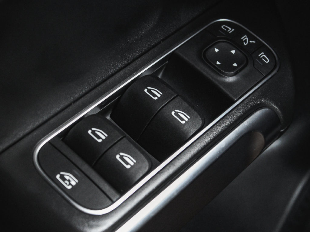 Used 2022 Mercedes-Benz GLB 250 4MATIC image 9