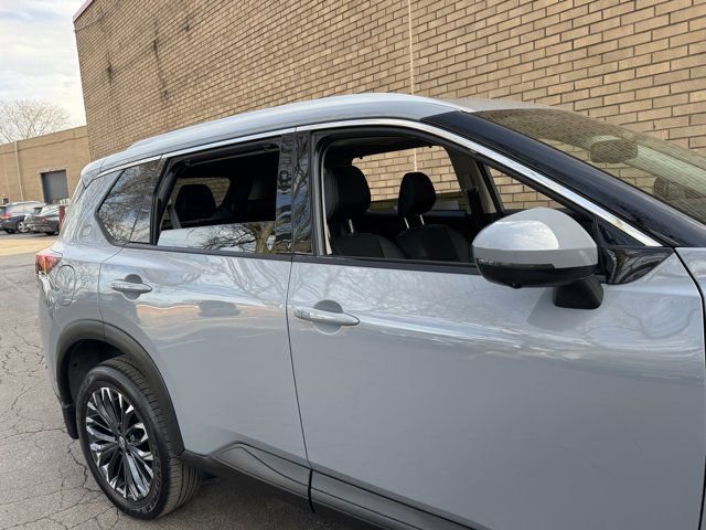 Used 2025 Nissan Rogue SL w/ Tech Package image 7